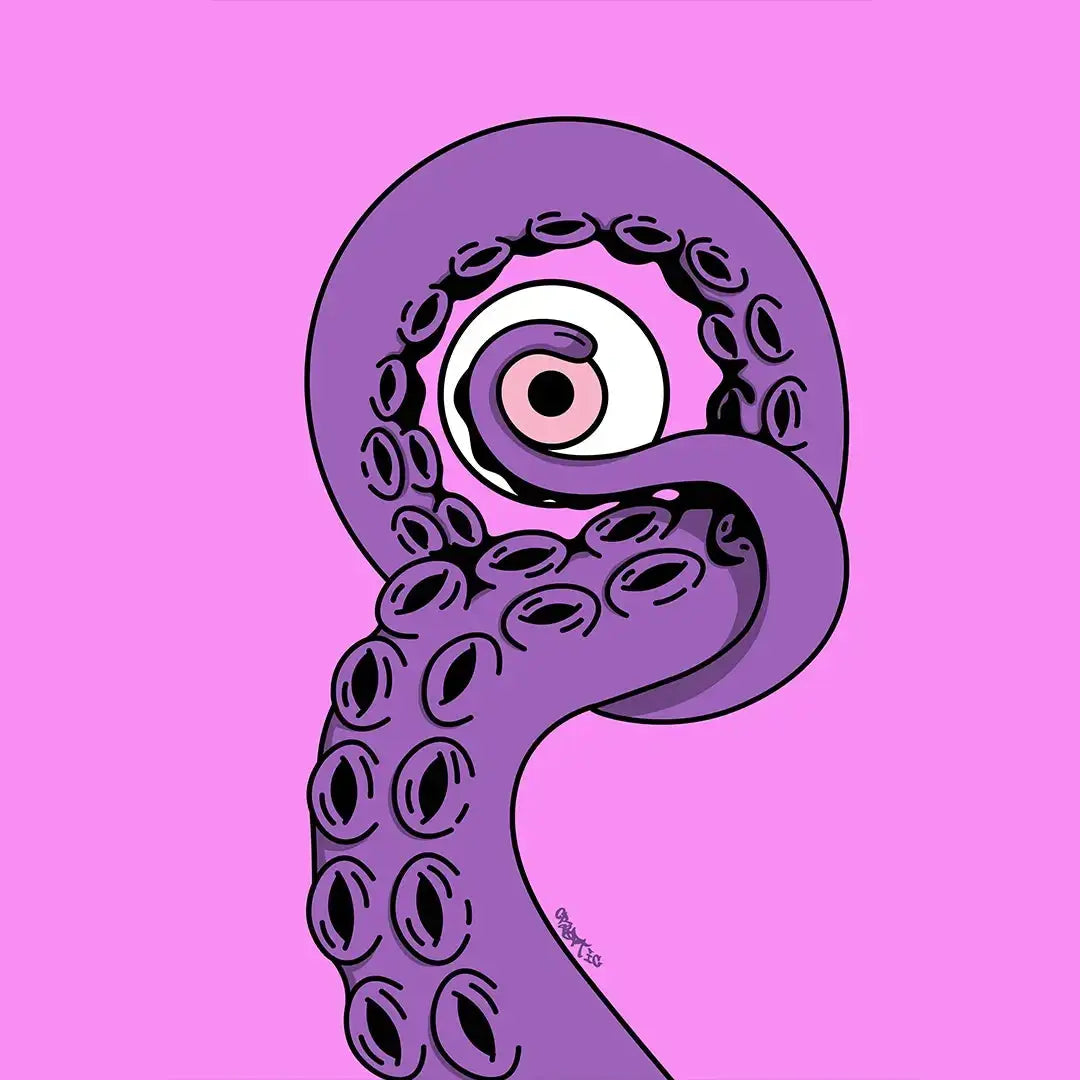 Illustrazione originale del patch Cryptic EnKrak con tentacolo viola su sfondo rosa, elemento grafico per felpe magnetiche personalizzabili.